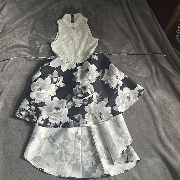 White and Black Dress SIZE: 10 in kids - Picture 1 of 4